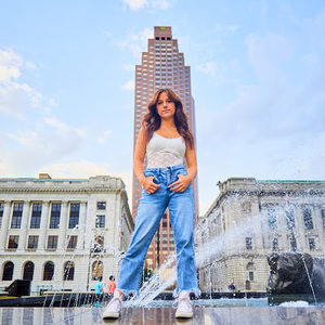 Meet your Posher, Iris